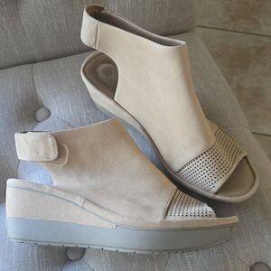Clarks Unstructured Rose-Tan Nubuck, open Toe, adjustable straps Wedge Sandals 8